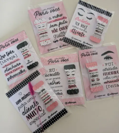 Card com Balinha e Escovinha Cílios Dia da Mulher