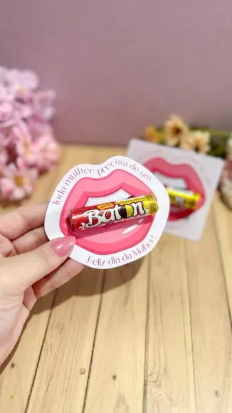 Card com Baton Dia da Mulher Lembrancinha