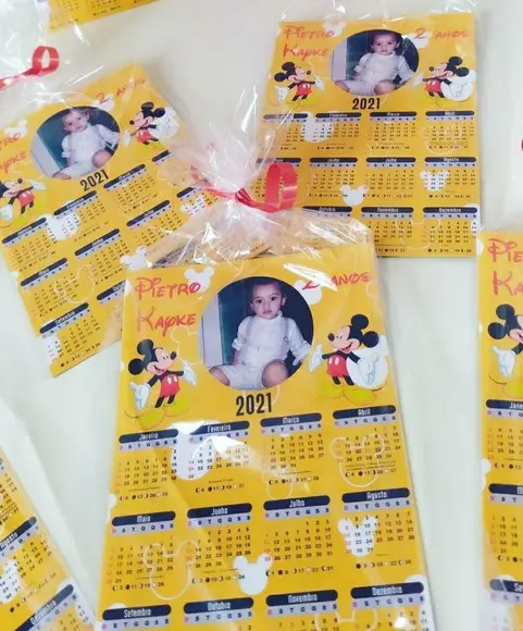 Imã de Geladeira com Calendário e Foto Mickey