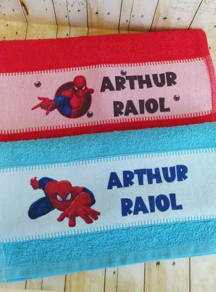 Kit Escolar Toalhinha + Garrafa Squeeze Homem Aranha