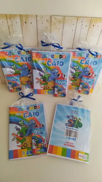 Livrinho de Colorir com Giz de Cera Raibow Friends
