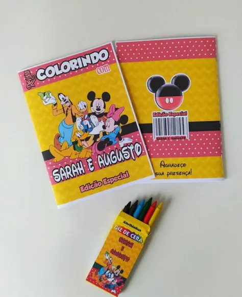 Livrinho de Colorir com Giz de Cera Turma do Mickey