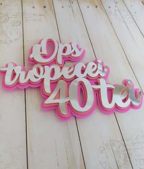 Topper de Bolo 3d Ops Tropecei Quarentei