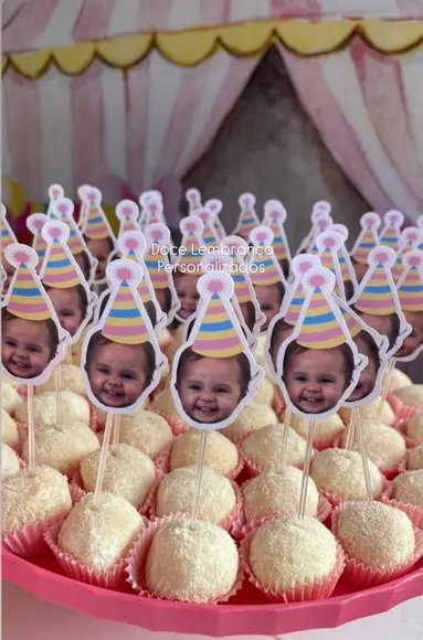 Topper para Docinhos com Foto e Chapeuzinho Bebê