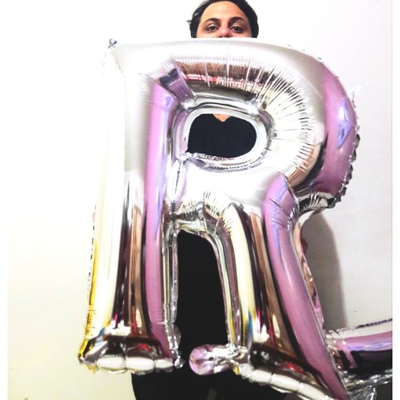 Balão GIGANTE Metalizado Prata Letra R Pronta Entrega