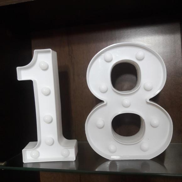 Luminária de LED Decoração Número 18 Branco 22 cm