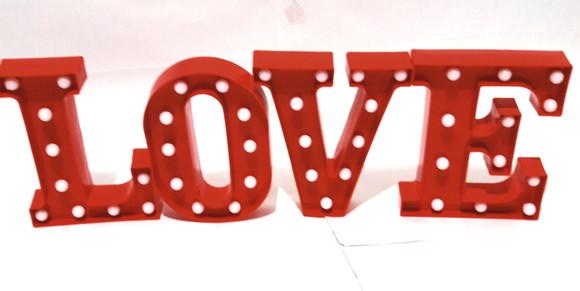 Luminária Letreiro LOVE de LED Decoração Vermelha 22 cm