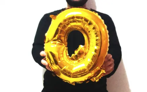 Balão Metalizado Letra Q Dourado Pronta Entrega 45cm