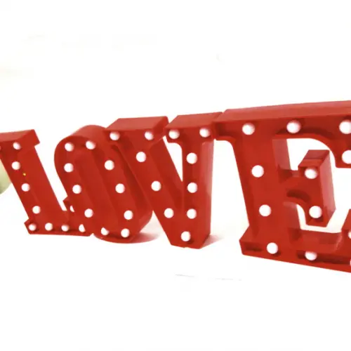 Luminária Letreiro LOVE de LED Decoração Vermelha 22 cm