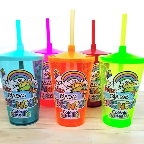 Copo com Canudo Grande Dia das Crianças 570ml
