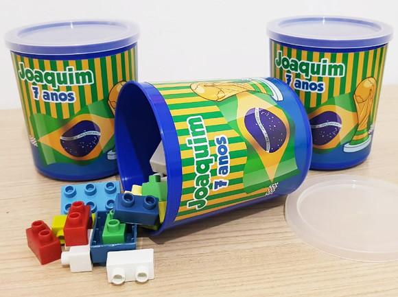 Pote com Peças para Montar Copa Brasil (tipo Lego)