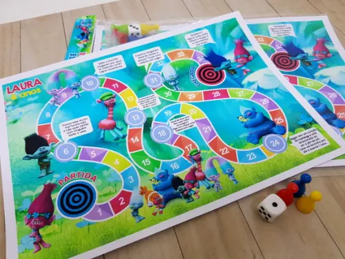 Jogo de Tabuleiro Personalizado Trolls com Dado e Pinos