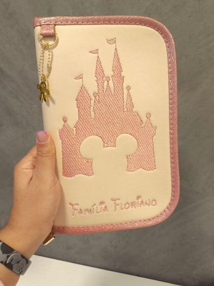 Porta Passaporte Família Fechamento em Zíper (4 Passaportes)