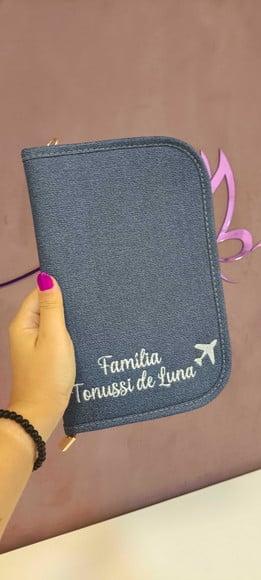 Porta Passaporte Família Fechamento em Zíper (4 Passaportes)