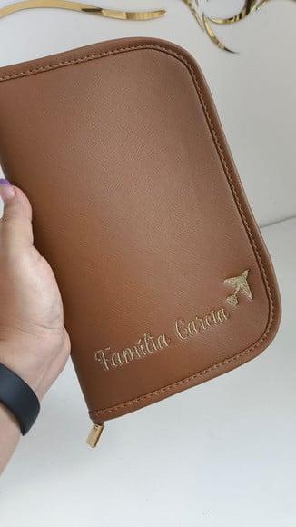 Porta Passaporte Família Fechamento em Zíper (4 Passaportes)