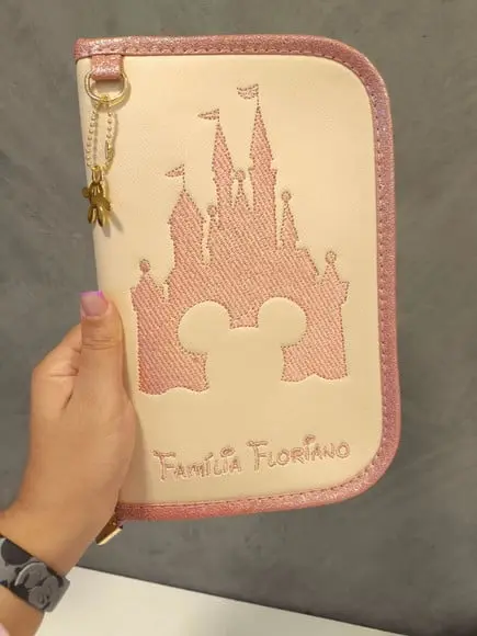 Porta Passaporte Família Fechamento em Zíper (4 Passaportes)