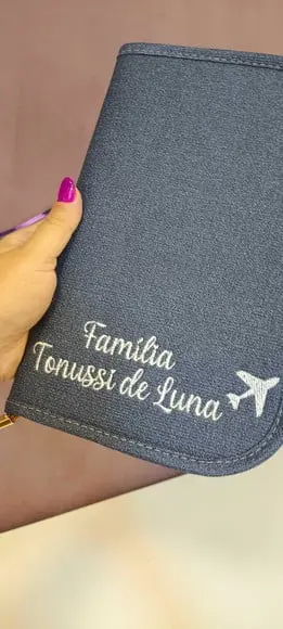 Porta Passaporte Família Fechamento em Zíper (4 Passaportes)