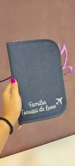 Porta Passaporte Família Fechamento em Zíper (4 Passaportes)