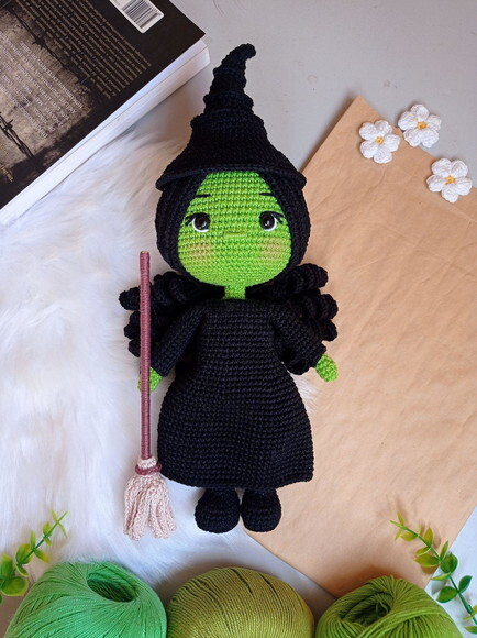Boneca Elphaba em Amigurumi