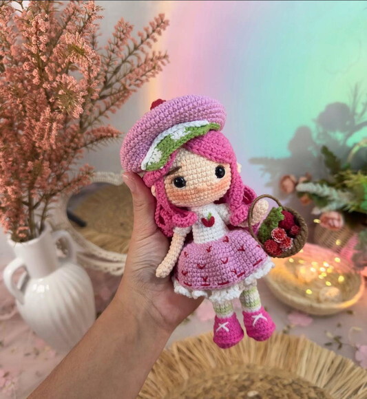 Boneca Moranguinho em Amigurumi/crochê
