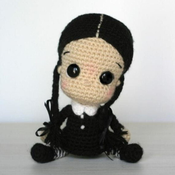Boneca Wandinha/wednesday Addams Amigurumi Modelo 2