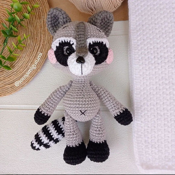 Guaxinim Amigurumi Nicho Quarto de Bebê