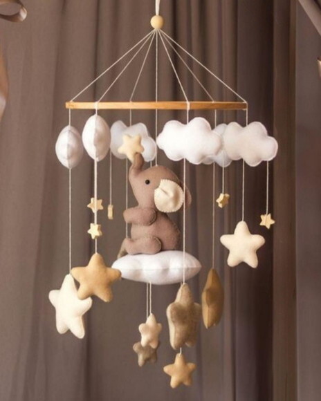 Móbile para Berço em Feltro (elefante e Estrelas)