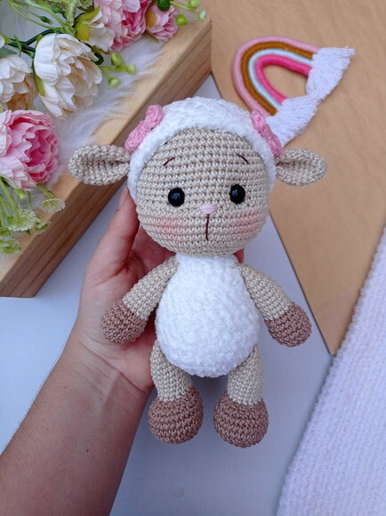 Ovelha Amigurumi Nicho Quarto de Bebê