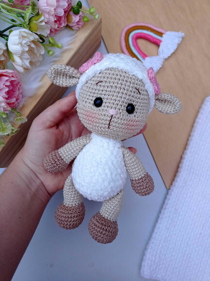 Ovelha Amigurumi Nicho Quarto de Bebê