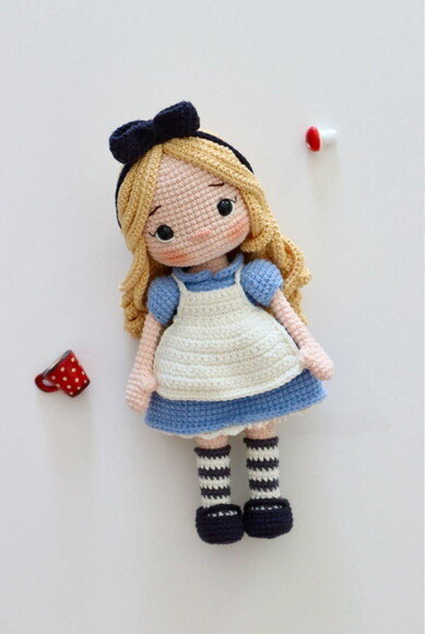 Boneca Alice em Amigurumi