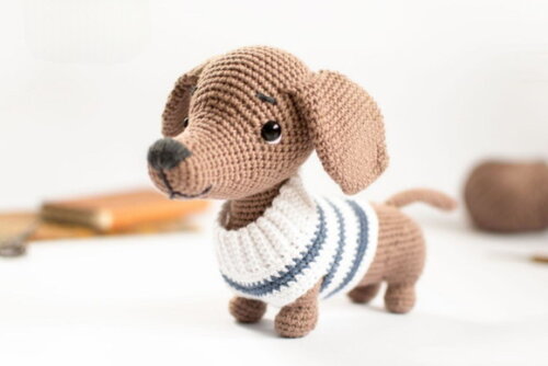 Cachorro Salsichinha em Amigurumi