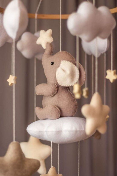 Móbile para Berço em Feltro (elefante e Estrelas)