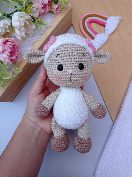 Ovelha Amigurumi Nicho Quarto de Bebê