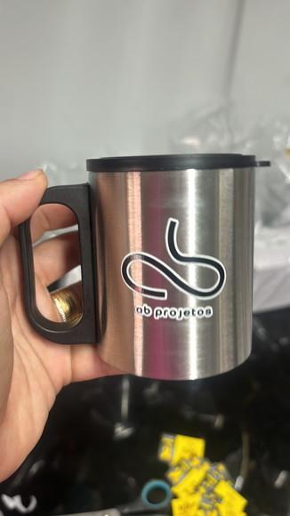 Caneca de Inox 180ml com Cabo e Tampa em Plástico Resistente