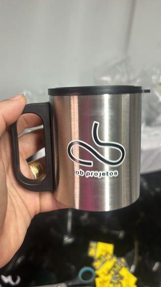 Caneca de Inox 180ml com Cabo e Tampa em Plástico Resistente