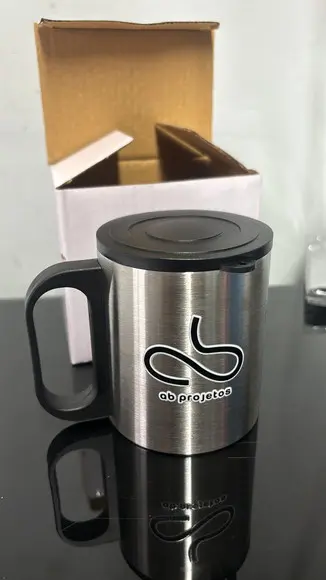 Caneca de Inox 180ml com Cabo e Tampa em Plástico Resistente