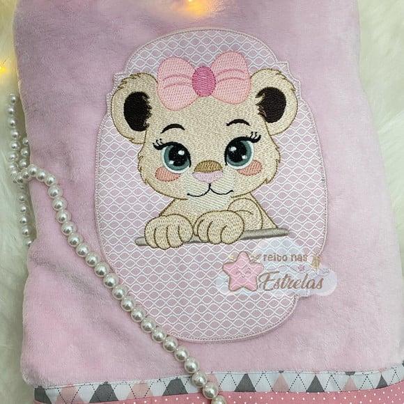 Cobertor Bebê Personalizado Cor Rosa. Bordado Leoa