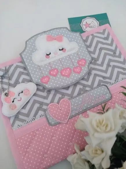 Capa Carteira de Vacinas Nuvem rosa
