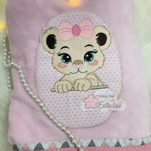 Cobertor Bebê Personalizado Cor Rosa. Bordado Leoa