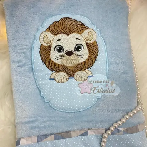 Cobertor Bebê Personalizado Cor Azul. Bordado Leão