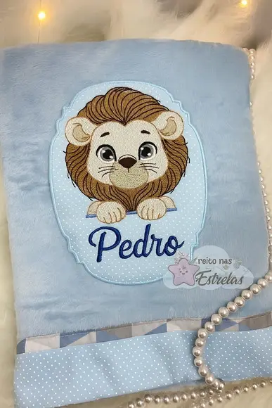 Cobertor Bebê Personalizado Cor Azul. Bordado Leão