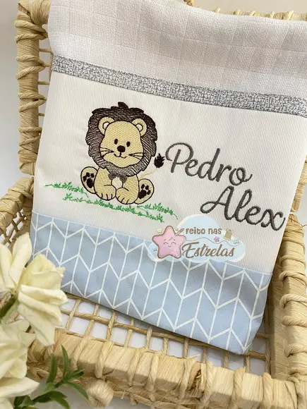 Fralda De Boca Personalizada Barrado Bordado Leão