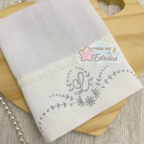 Fralda de Boca Personalizada Barrado Bordado 1
