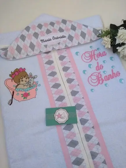 Toalha de Banho Bebê com capuz Menina na banheira tecido
