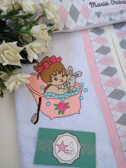 Toalha de Banho Bebê com capuz Menina na banheira tecido