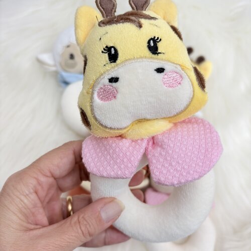 Chocalho pelúcia sensorial - Girafa