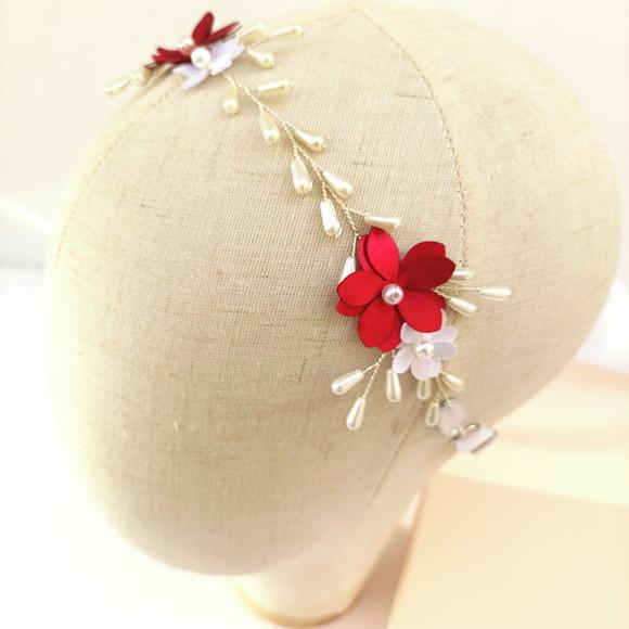 Tiara Infantil Louise com Pérolas e Flores de Cetim