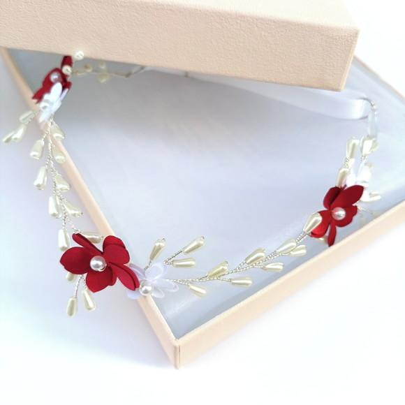 Tiara Infantil Louise com Pérolas e Flores de Cetim