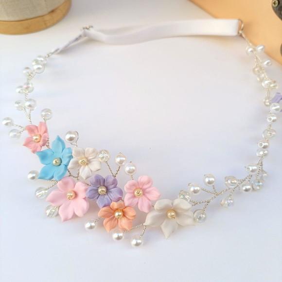 Tiara Infantil Zoe Aramada com Pérolas e Flores de Biscuit
