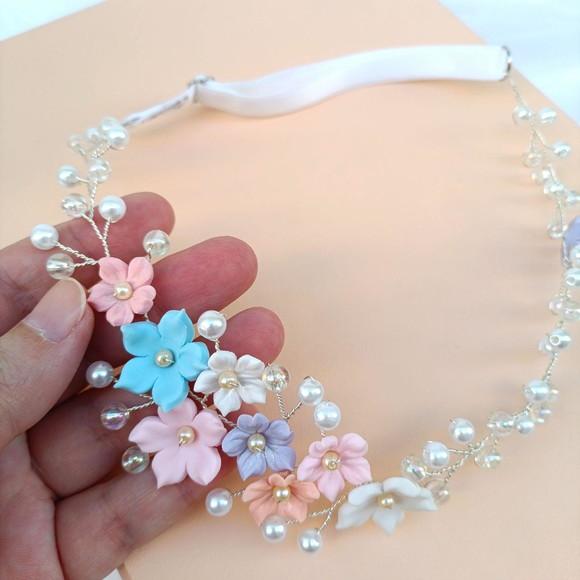 Tiara Infantil Zoe Aramada com Pérolas e Flores de Biscuit